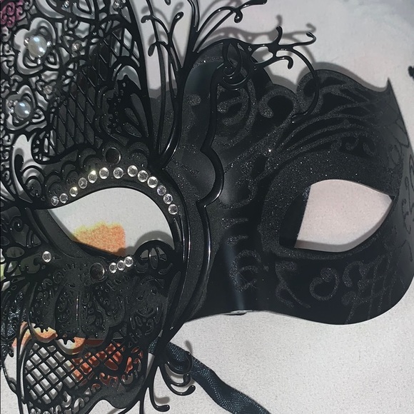 Masquerade Mask - Picture 4 of 5